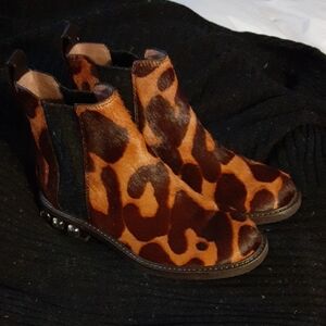 NWOT Louise et Cie Brown Leopard Ankle Boots SZ 7